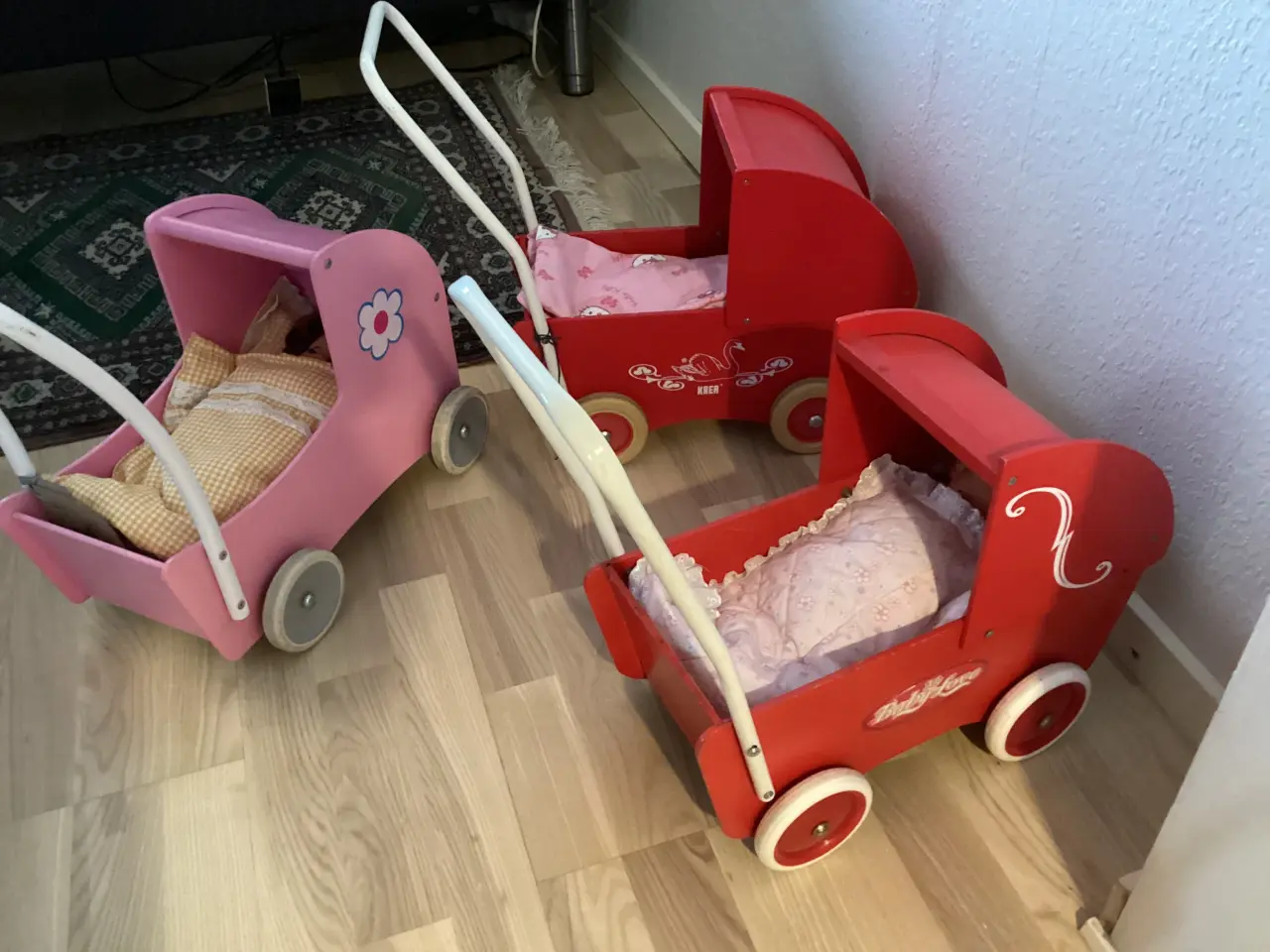 Billede 3 - Dukkevogne med dyner og dukke