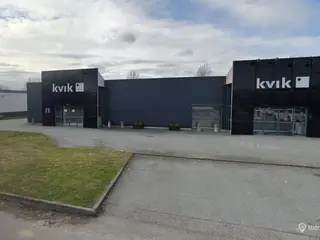 Butikslokale ud til Grenåvej i Egå Center Øst.