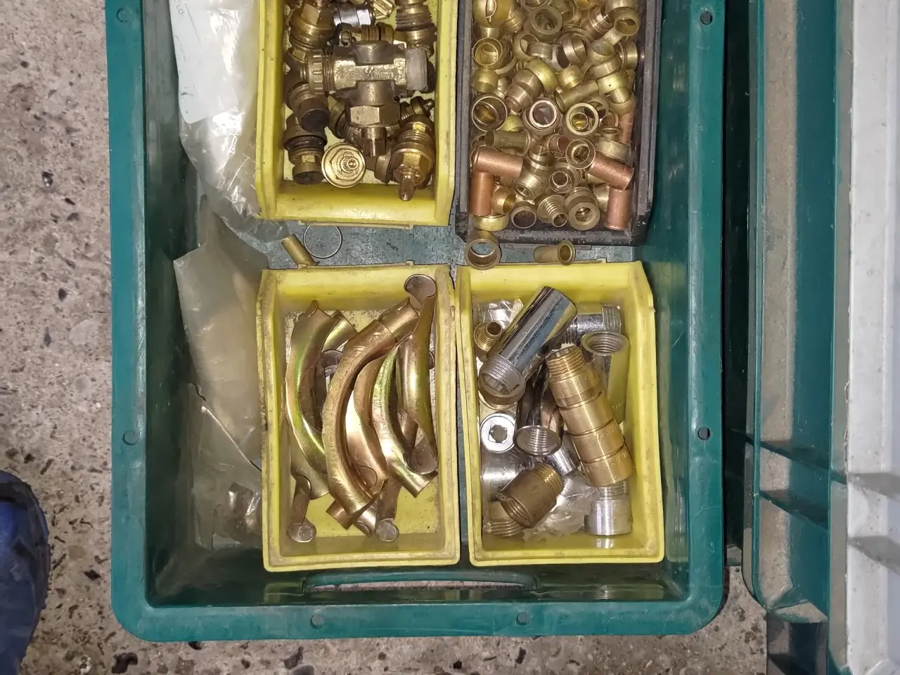 Billede 3 - Fittings, messing, termometre, rørophæng osv.