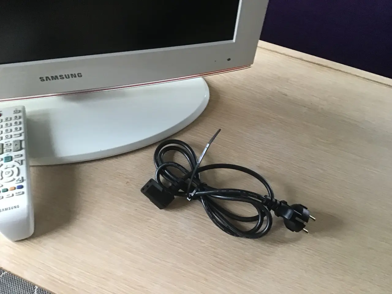 Billede 3 - TV . Samsung 22 tommer fjernsyn