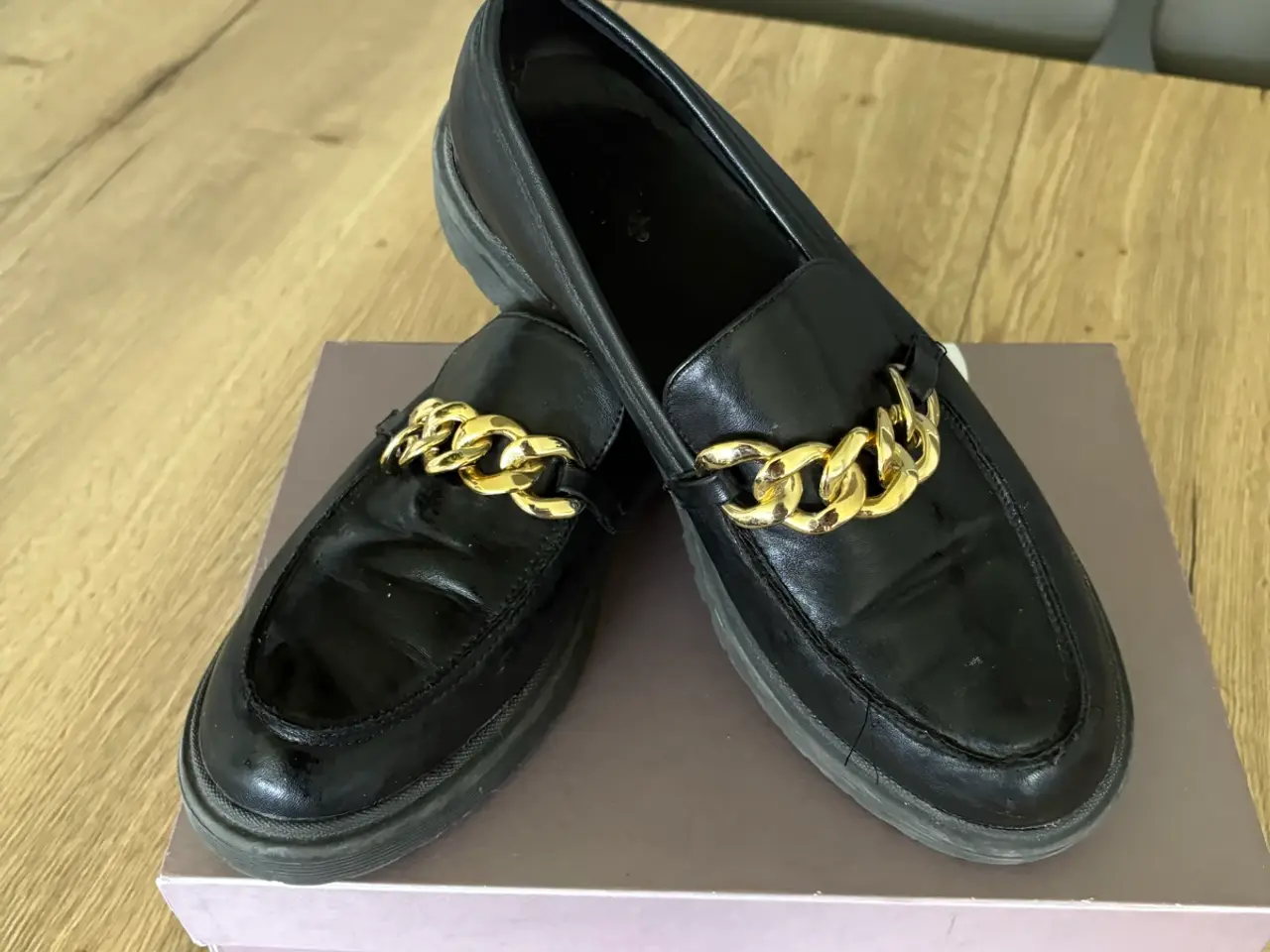 Billede 1 - Sorte Duffy loafers m/guldkæde i str. 41