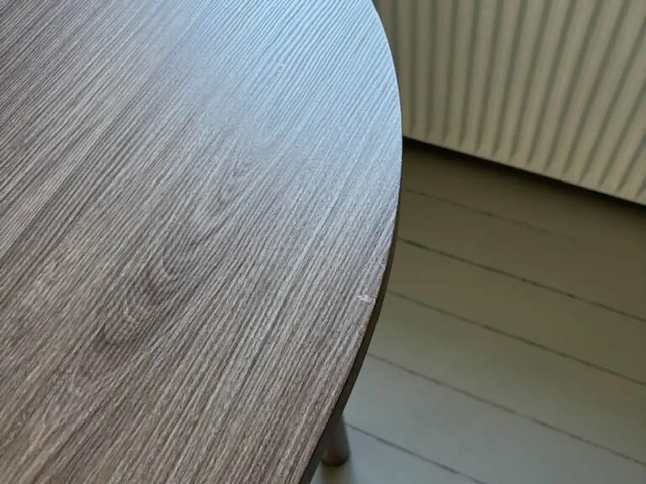 Billede 5 - Spisebord i laminat med metalstel