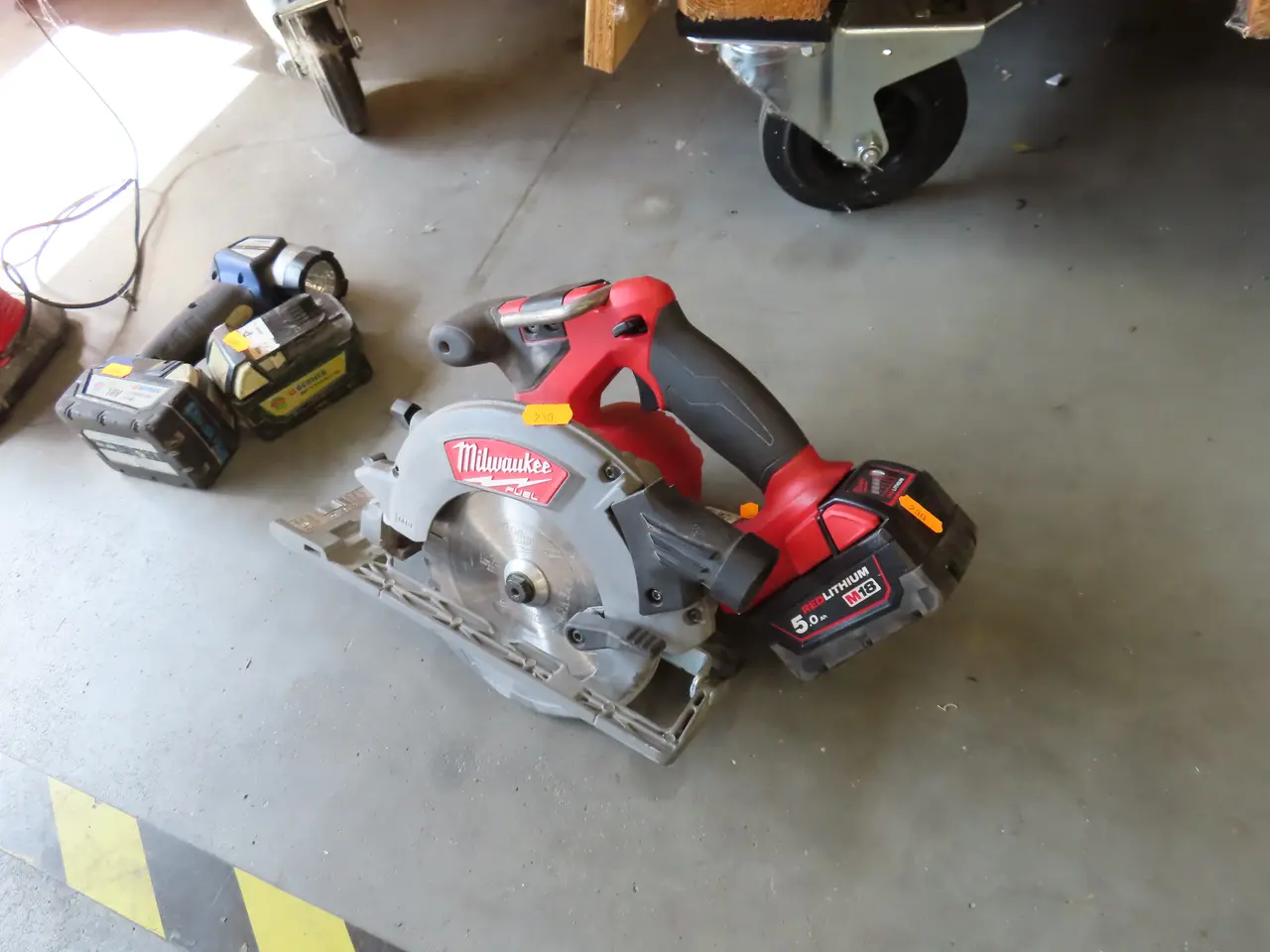 Billede 2 - Akku rundsav MILWAUKEE M18 CCS55 med batteri