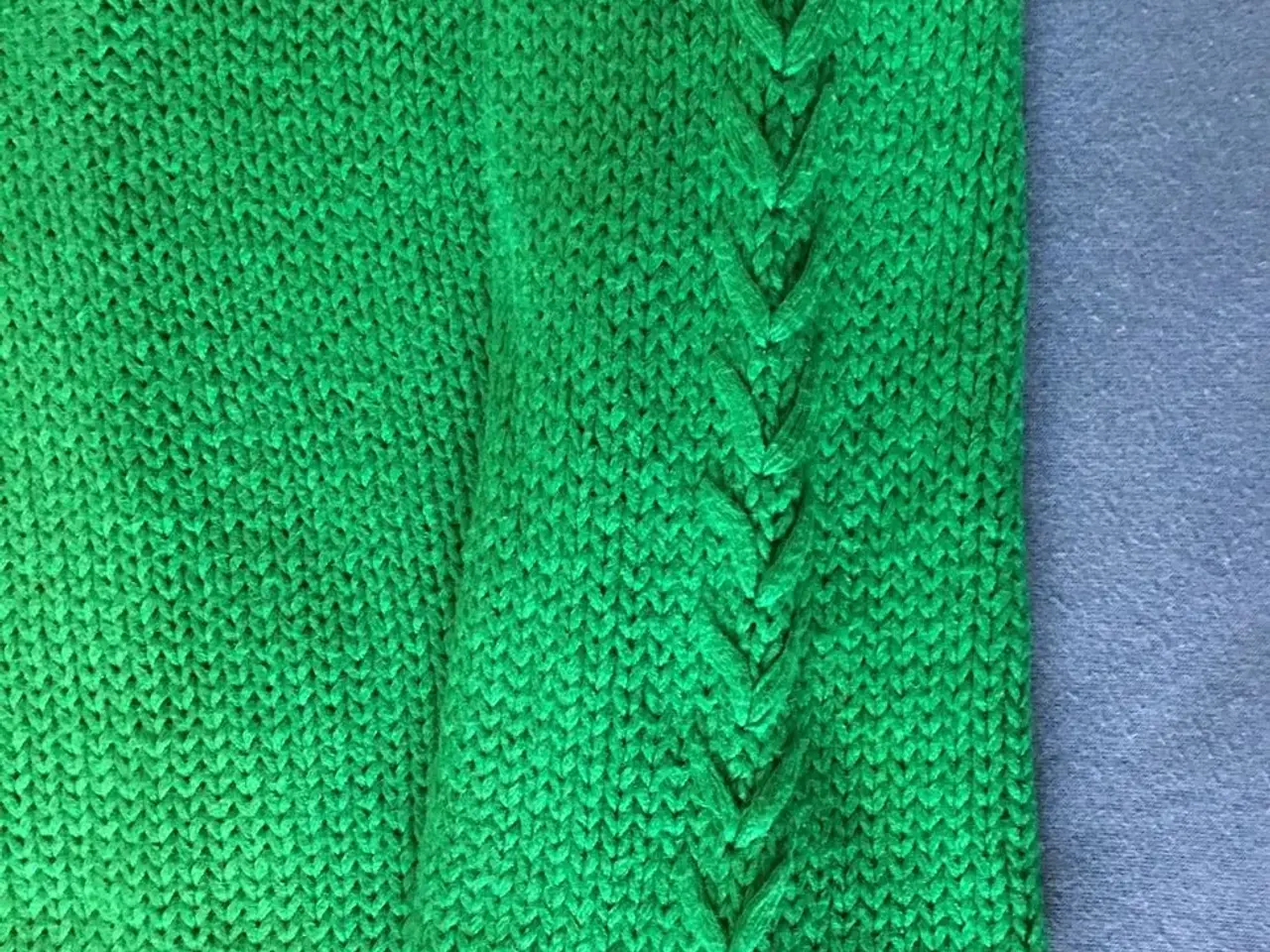Billede 4 - Lækker grøn sweater til salg