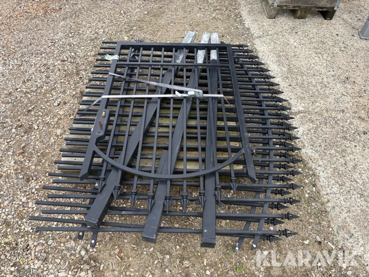Billede 8 - Smedejernshegn med låge, 2 hegn og 1 låge