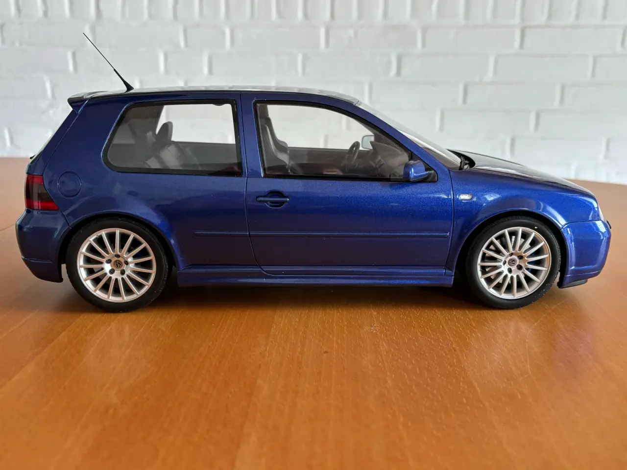 Billede 2 - Vw Golf R32 1:12