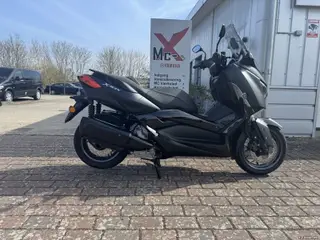 Yamaha X-Max 300 Iron