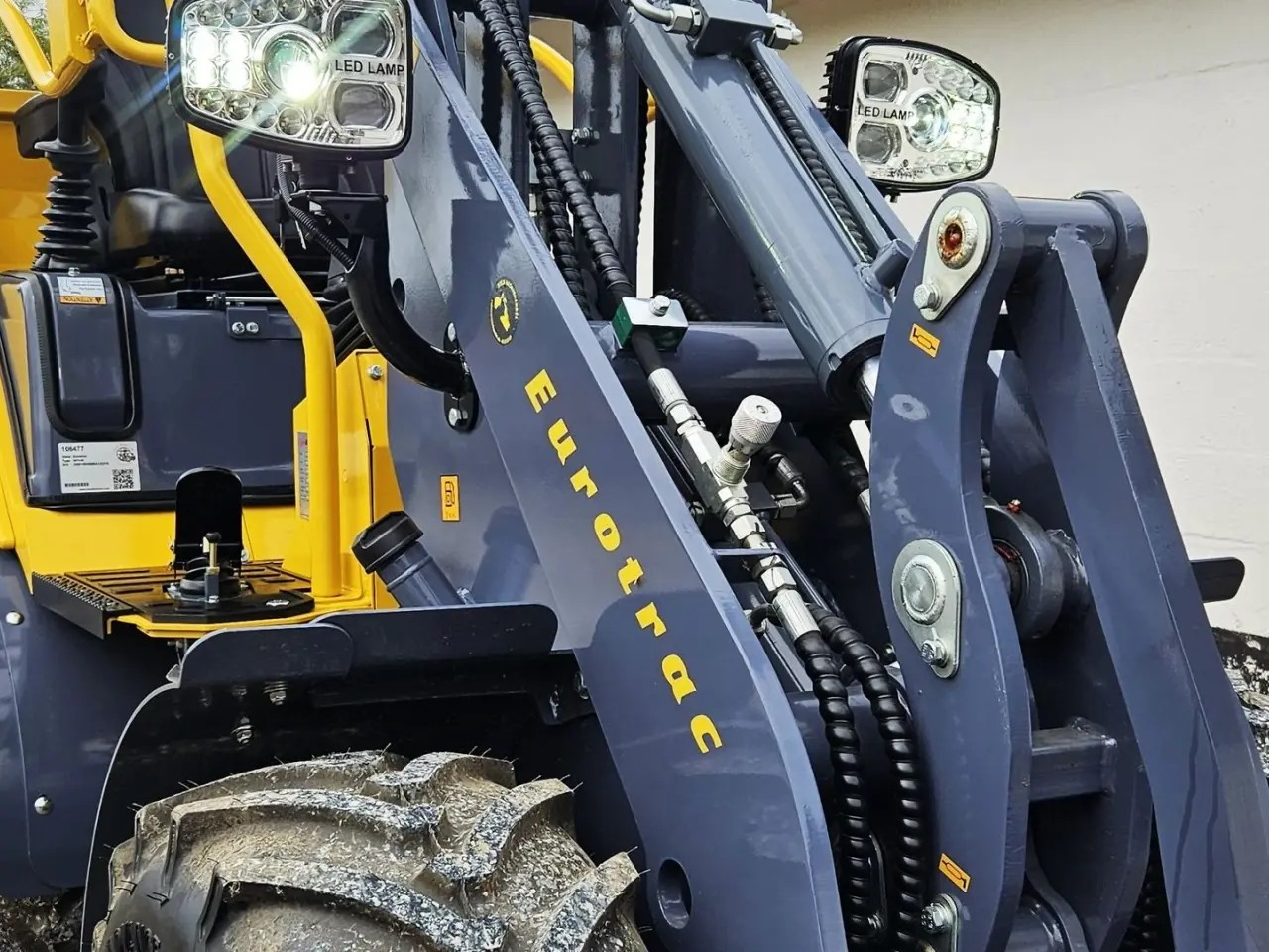 Billede 16 - Eurotrac W11 / fabriksny / skovl & gafler / Kubota motor