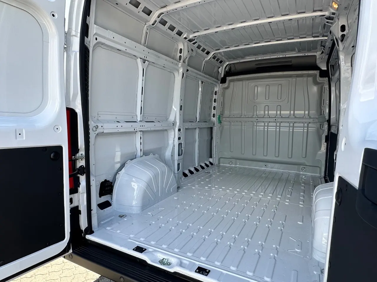 Billede 5 - Peugeot Boxer 435 2,2 BlueHDi 165 L2H2 Premium