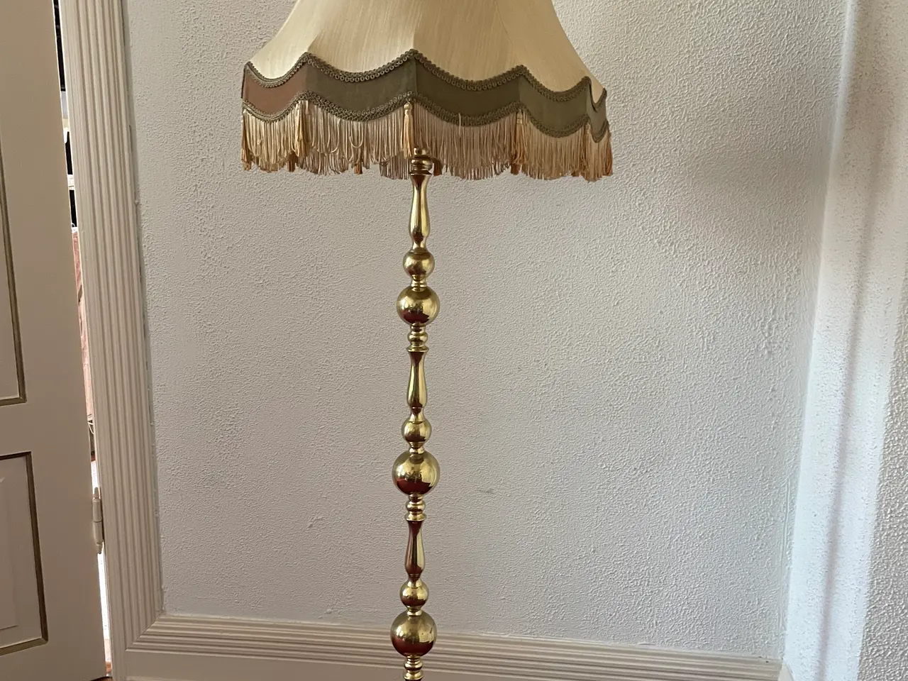 Billede 1 - Smuk vintage standerlampe i messing med løvefødder