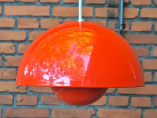 Original Flowerpot i rødorange emalje