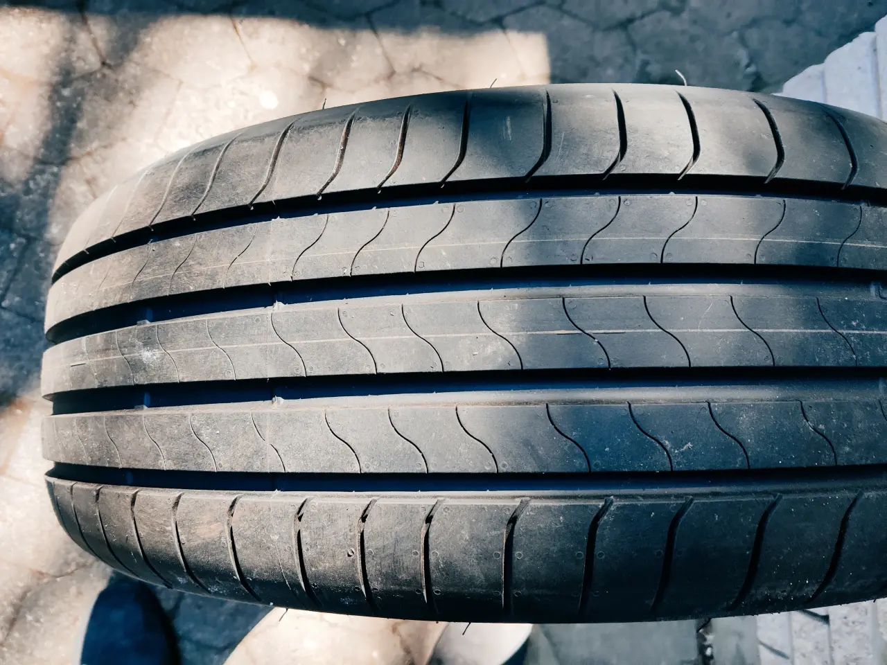 Billede 3 - 18" sommerdæk, Bridgestone 225/55, 4 stk.