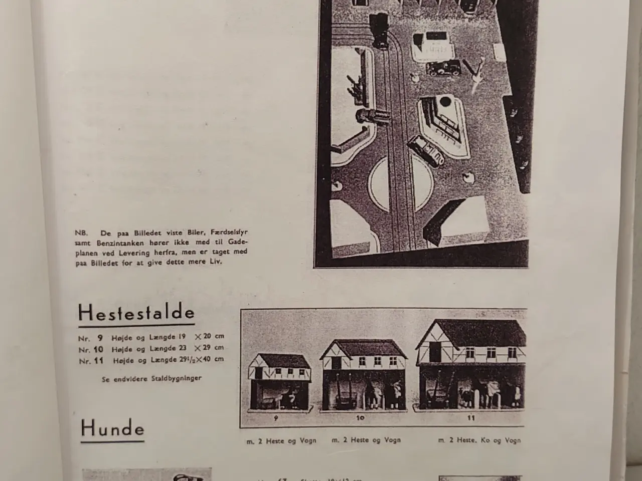 Billede 8 - Fængselslegetøj: 3 trædyr og stald. Ca 1933.