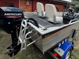 Minimal brugt Buster xsr med Merc 20 med el tilt