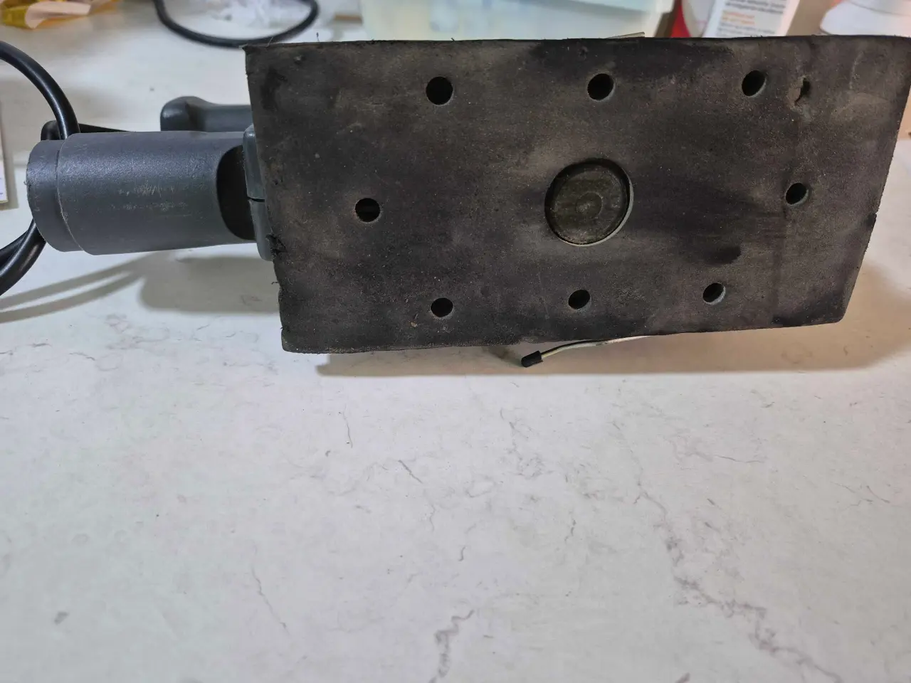 Billede 5 - Rystepudser PE-135 med en effekt på 135W. Den oper