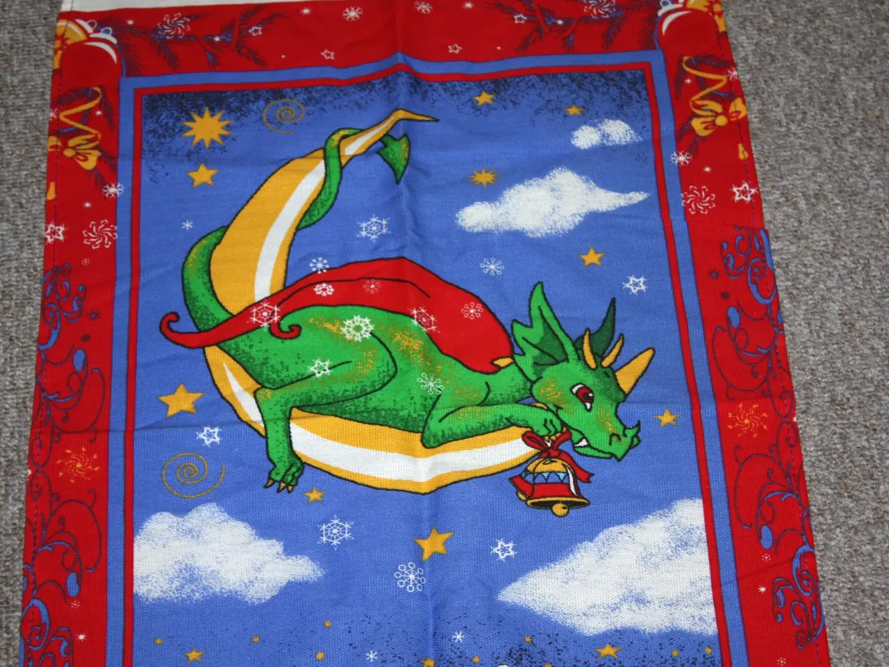 Billede 2 - Pynte viskestykker / dækkeserviet med dragon