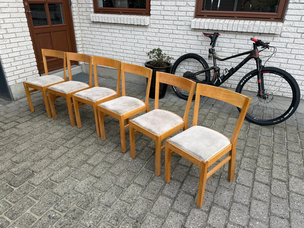 Billede 2 - Spisebord i egmed 6 stole 