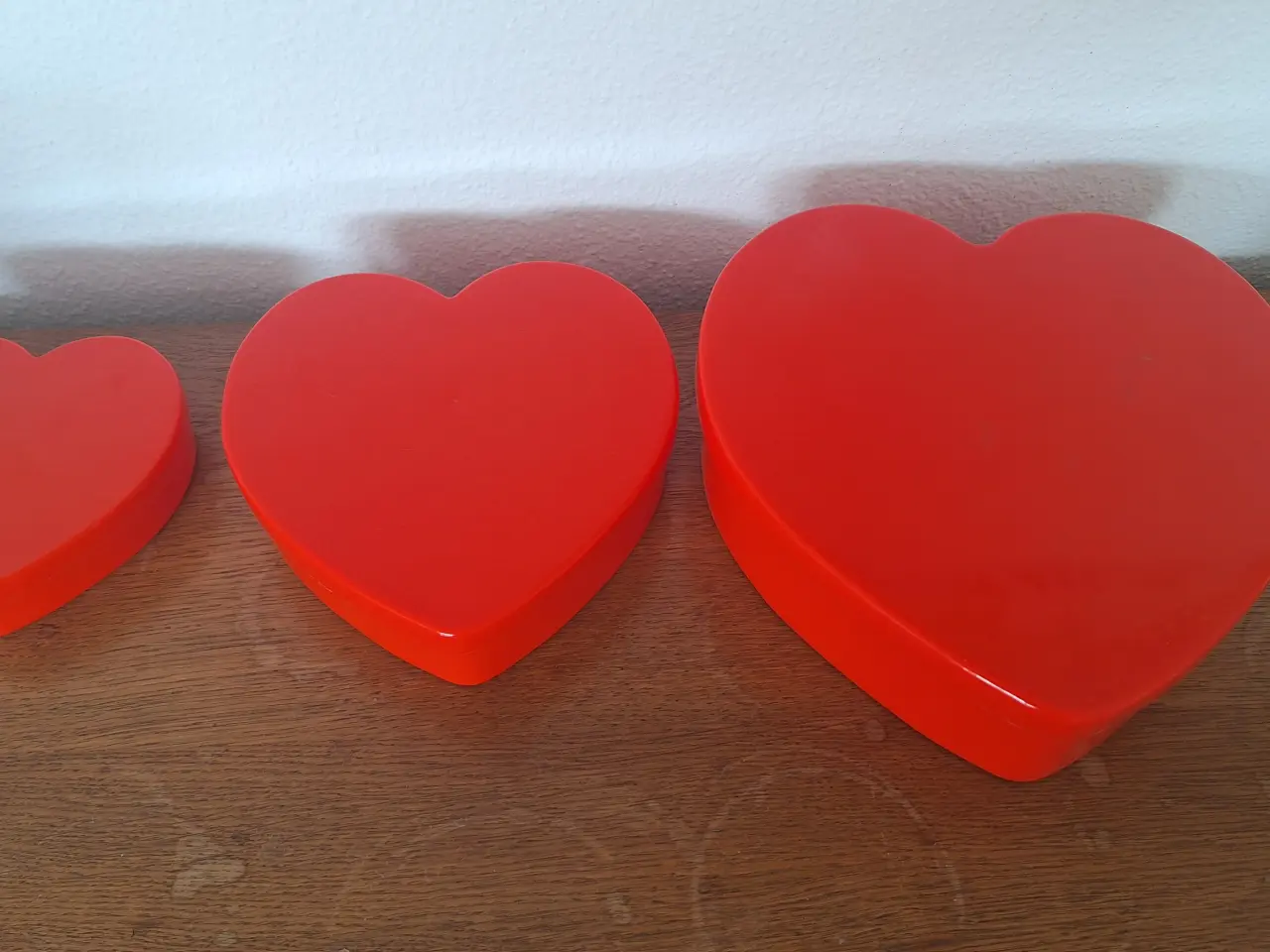 Billede 1 - 3 hjerteformet dåser af plastik