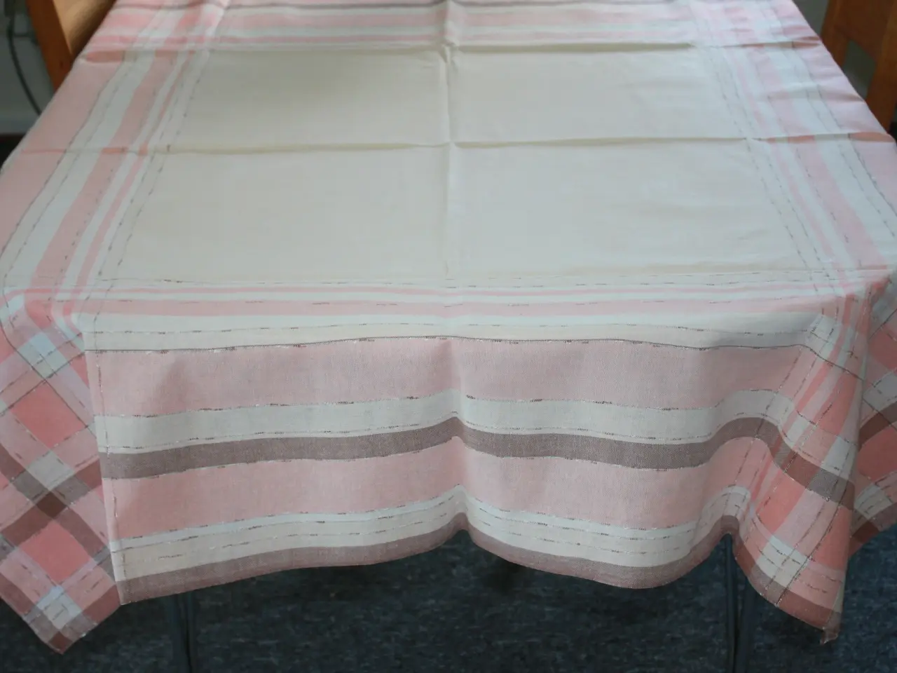 Billede 2 - Lille dug, 122 x 126 cm