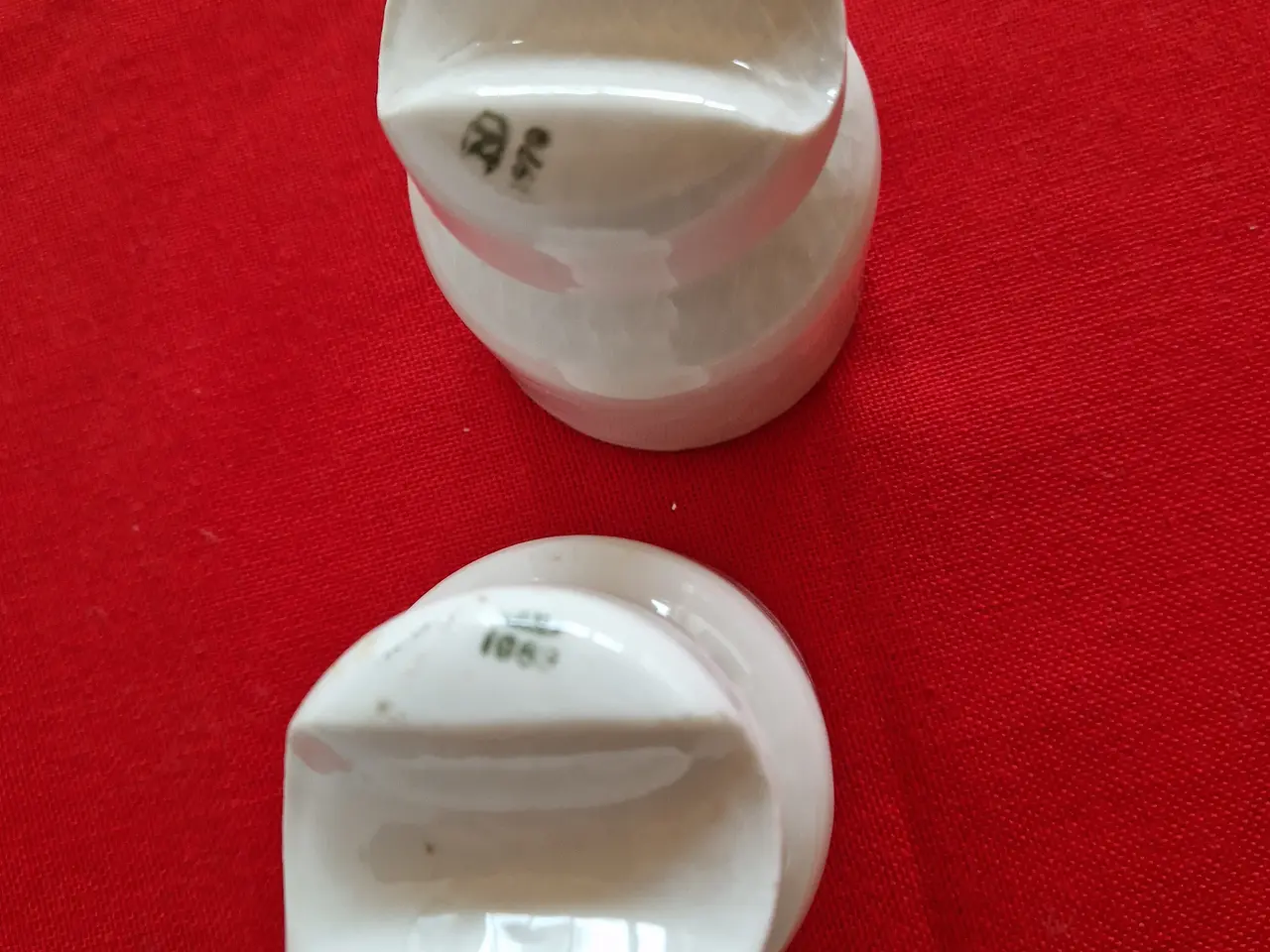 Billede 2 - 2 flotte porcelænsknopper 1979 og 1983.