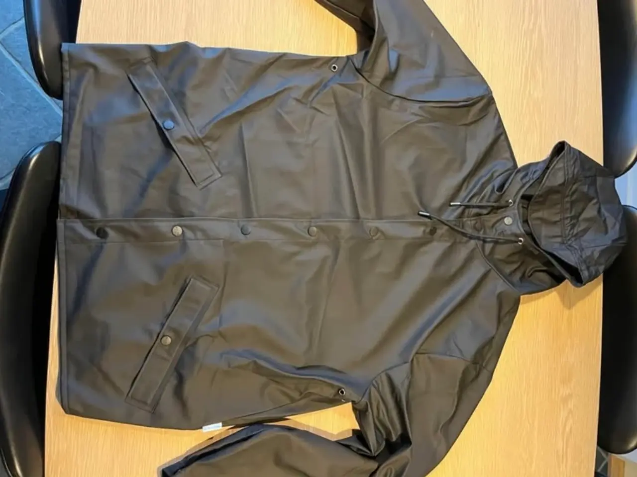 Billede 1 - Sort regnjakke fra Rains str. M/L