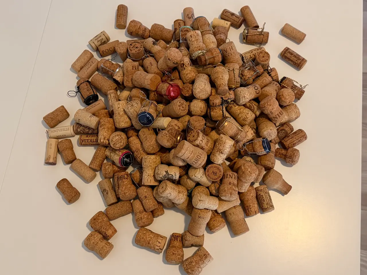 Billede 2 - Korkpropper, +200 stk.,