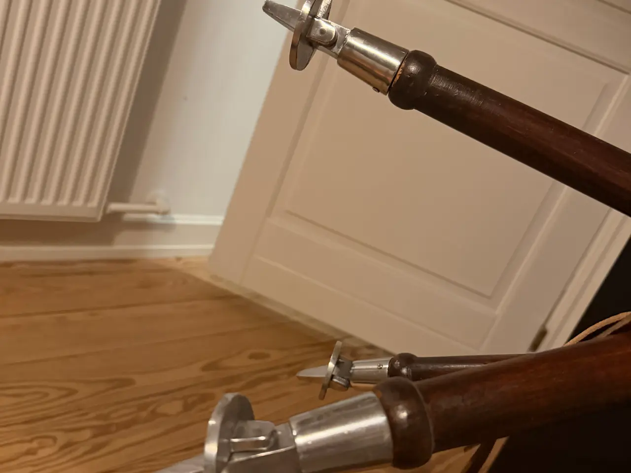 Billede 2 - 3 benet jagt stol med læder rem