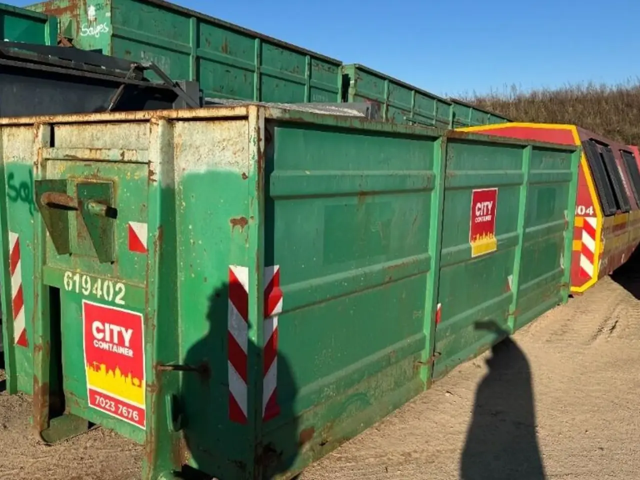 Billede 1 - x åben 19m3 container og 3 x lukket 20m3 containerkasser