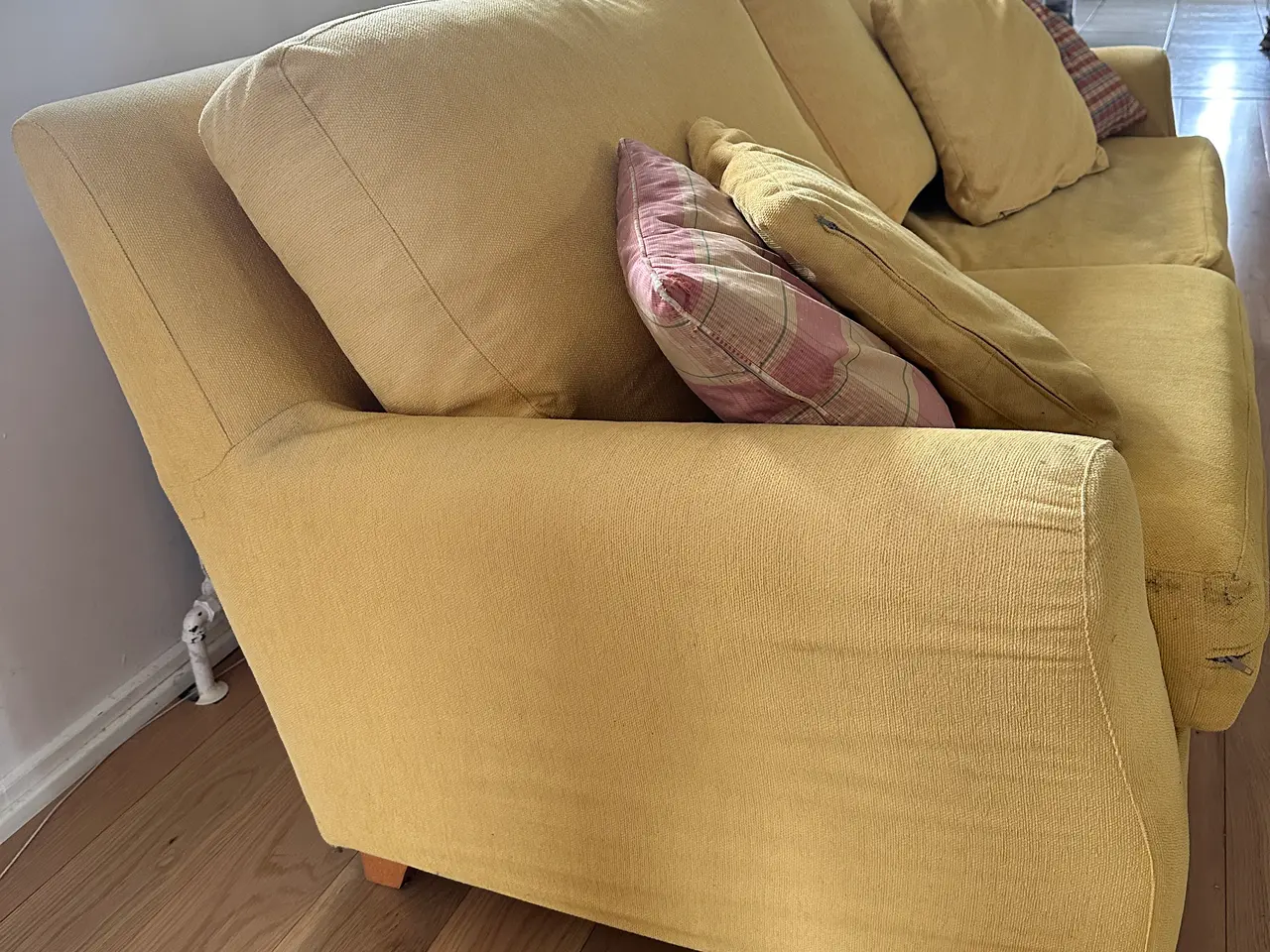 Billede 4 - Gul sofa med puder