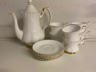 Porcelæn kaffekande og kopper med underkopper
