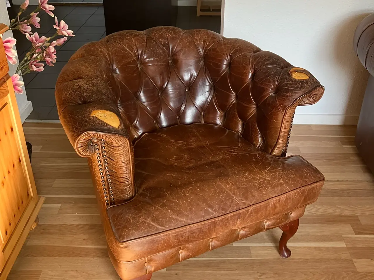 Billede 3 - Chesterfield sofa + kaminstol sælges!