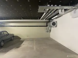 Ledige parkeringspladser på Tranevej 6A.
