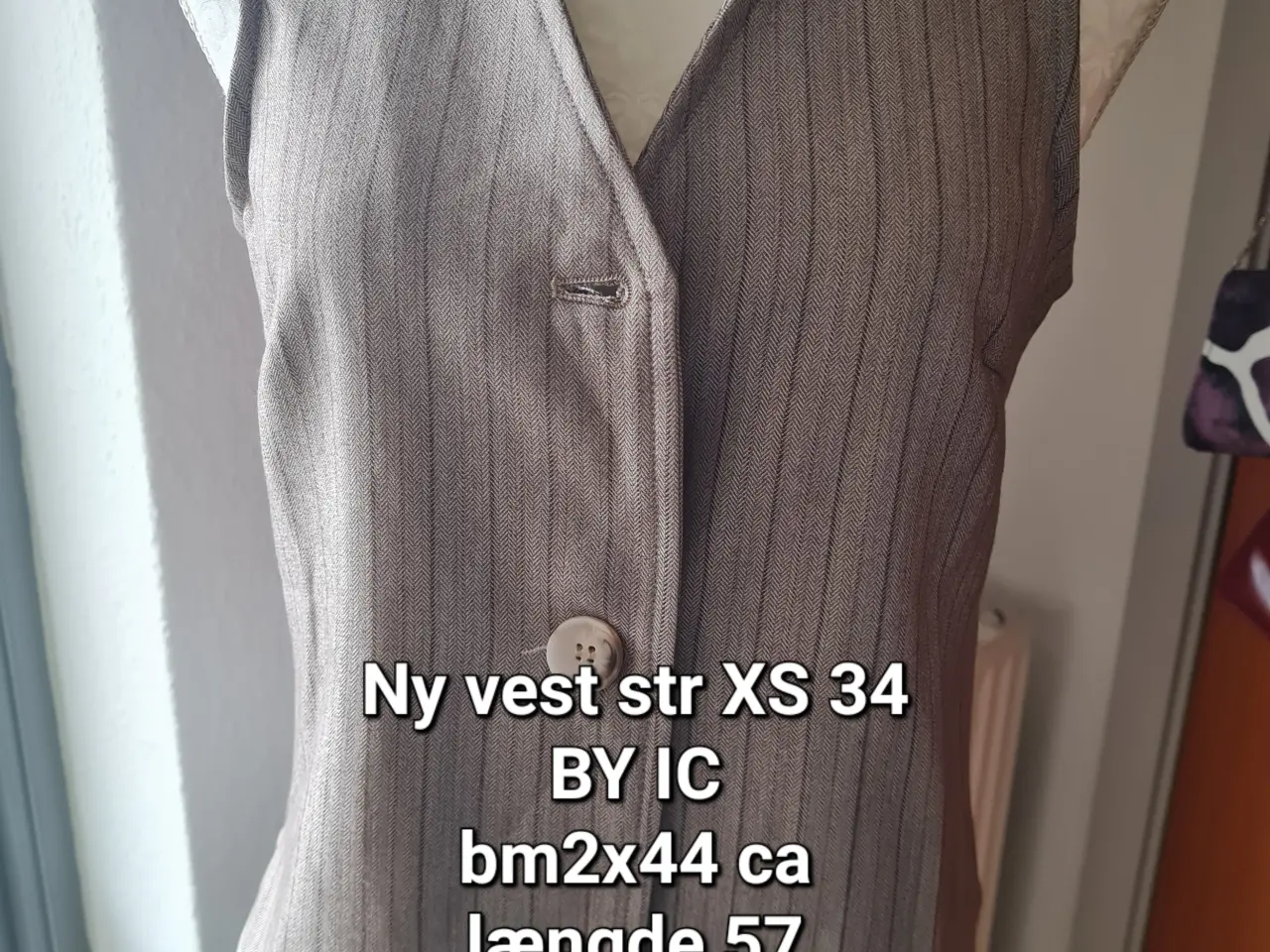Billede 1 - Ny vest str XS 34 fra Bi IC