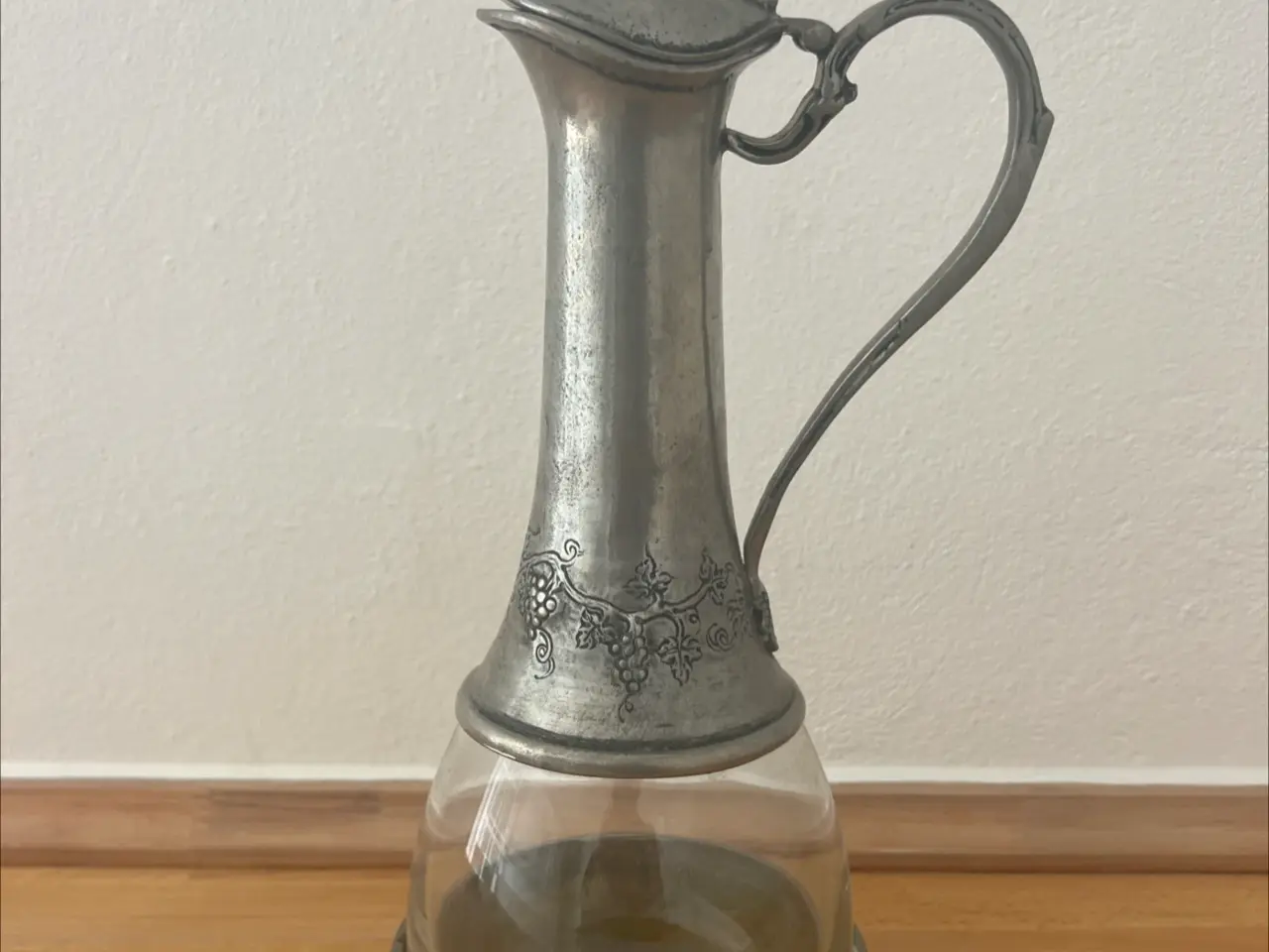 Billede 1 - Vintage glaskaraffel med tinmontering og låg