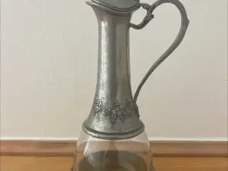 Vintage glaskaraffel med tinmontering og låg