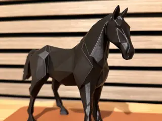 Hest figur sort geometrisk dekoration