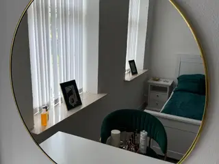 Rundt Spejl med Guldramme – Ø80 cm