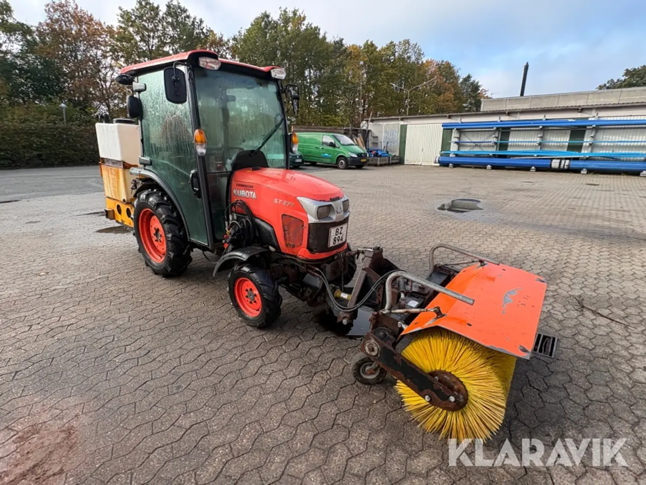 Billede 7 - Traktor Kubota ST371-C med kost og saltspreder