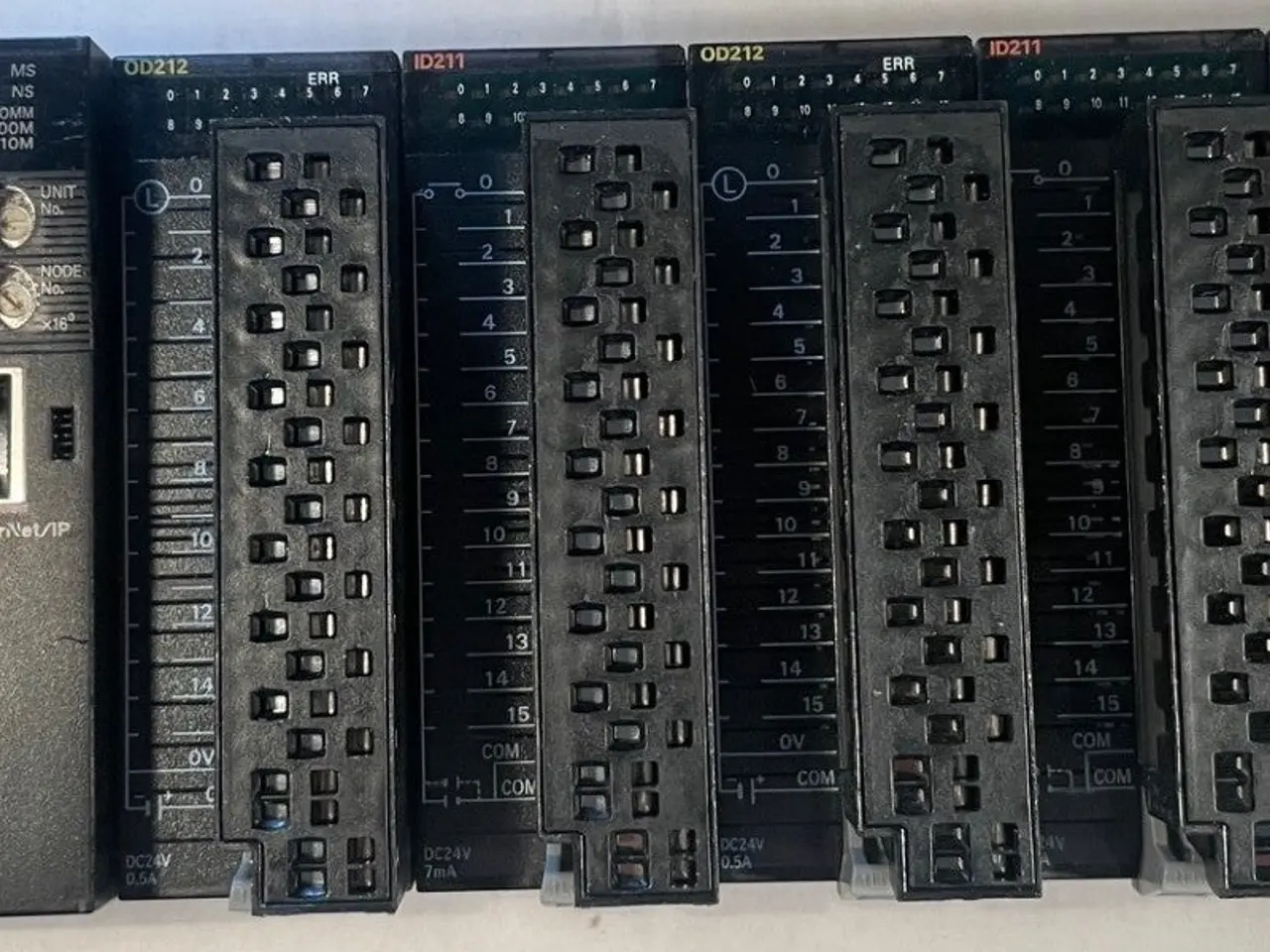 Billede 1 - Omron SYSMAC CJ2M-CPU33 PLC System med CJ1W-ETN21