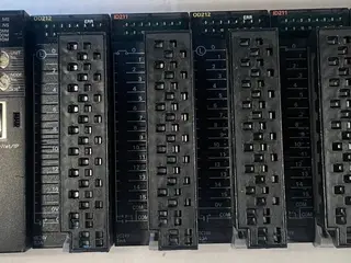 Omron SYSMAC CJ2M-CPU33 PLC System med CJ1W-ETN21
