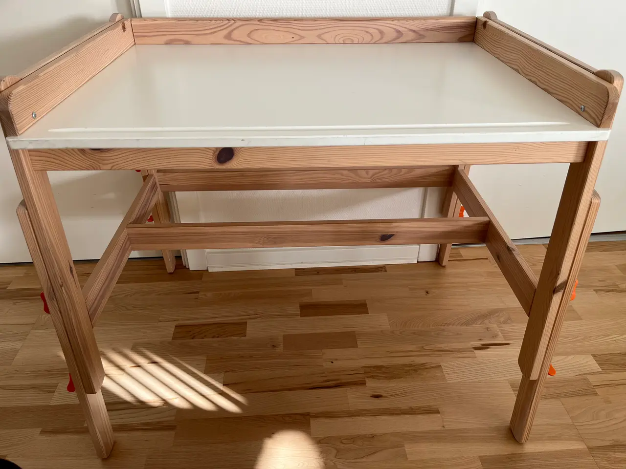 Billede 1 - Børneskrivebord fra IKEA sælges