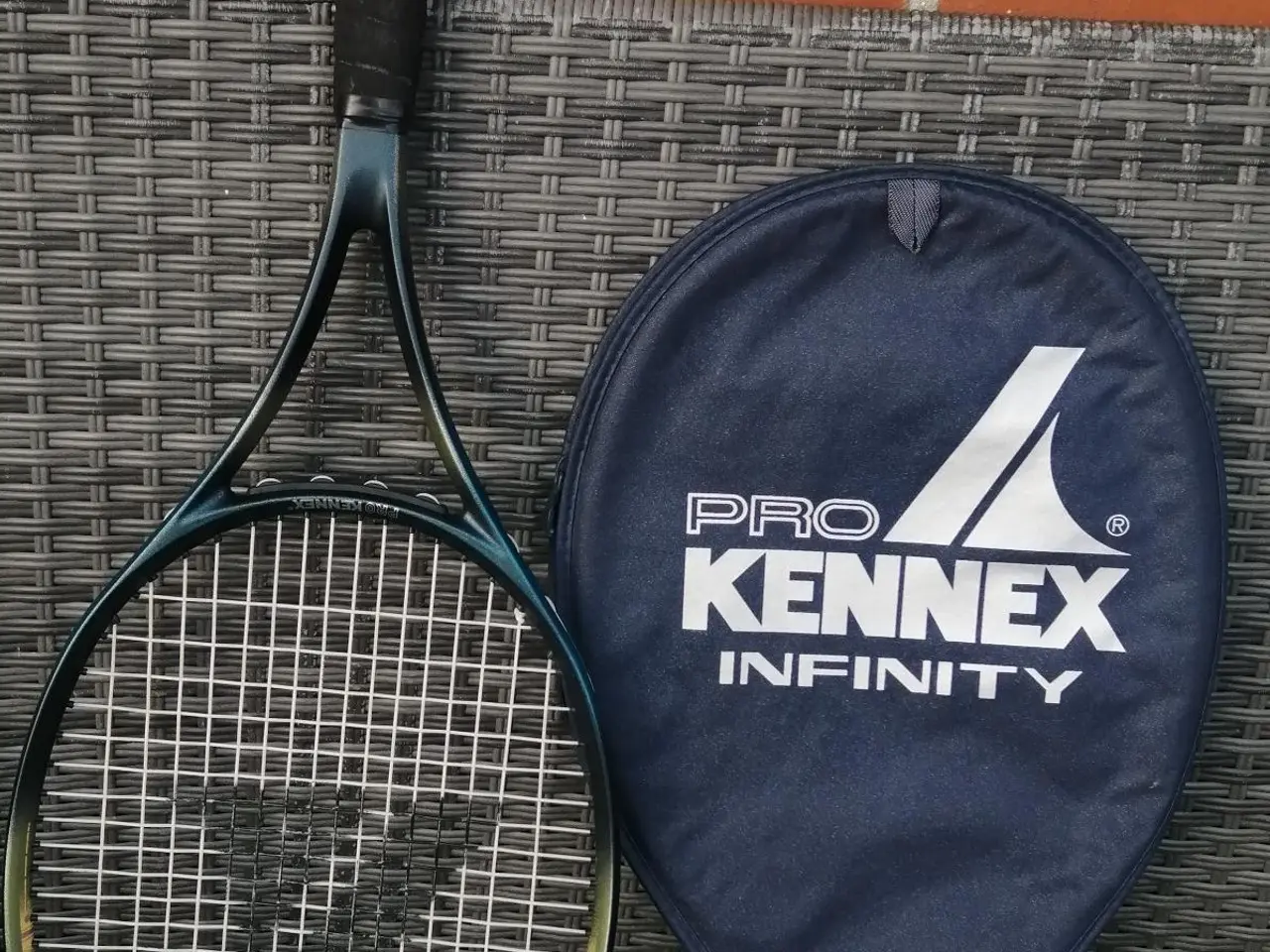 Billede 1 - PRO KENNEX INFINITY GRAPHITE, STR. 3, I FLOT STAND