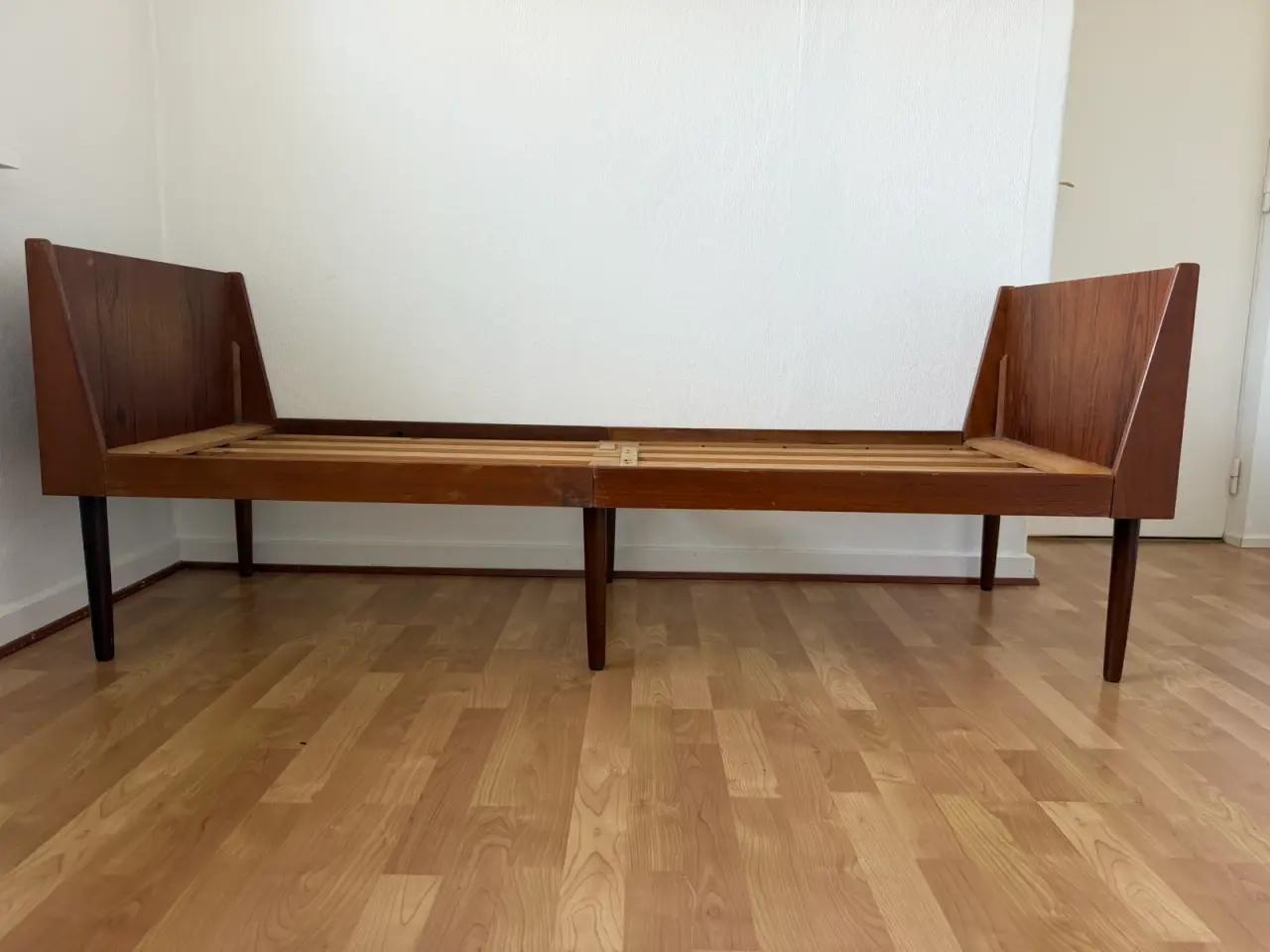 Billede 5 - Retro udtræksseng i teaktræ.