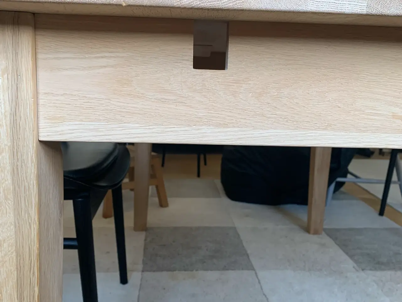 Billede 12 - Spisebord i massivt egetræ inkl. 2 plader