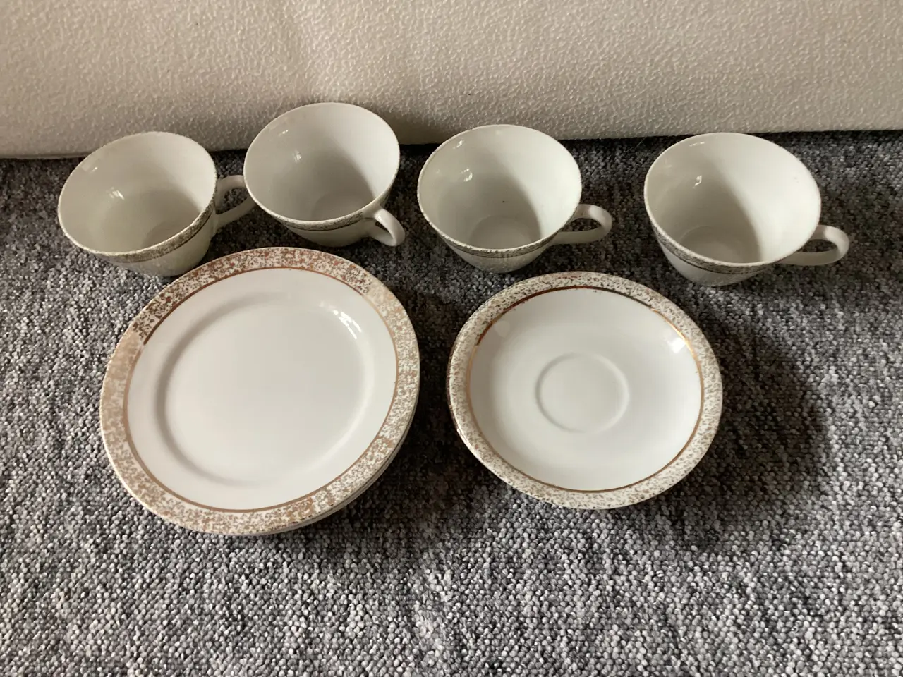 Billede 2 - 4 kopper med underkopper og desserttallerkner 