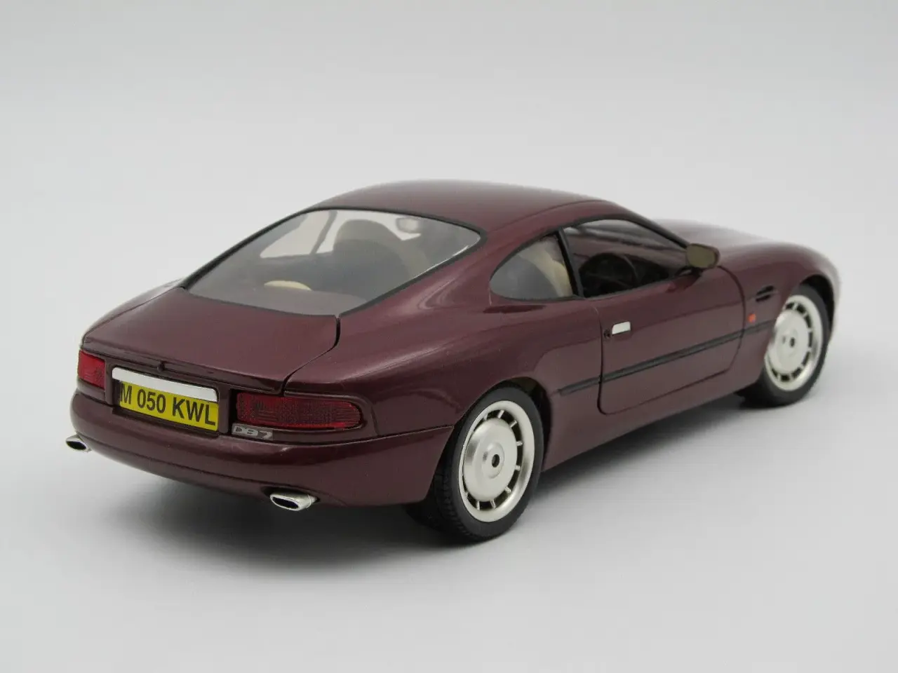 Billede 3 - 1995 Aston Martin DB7 1:18 Fremstår son