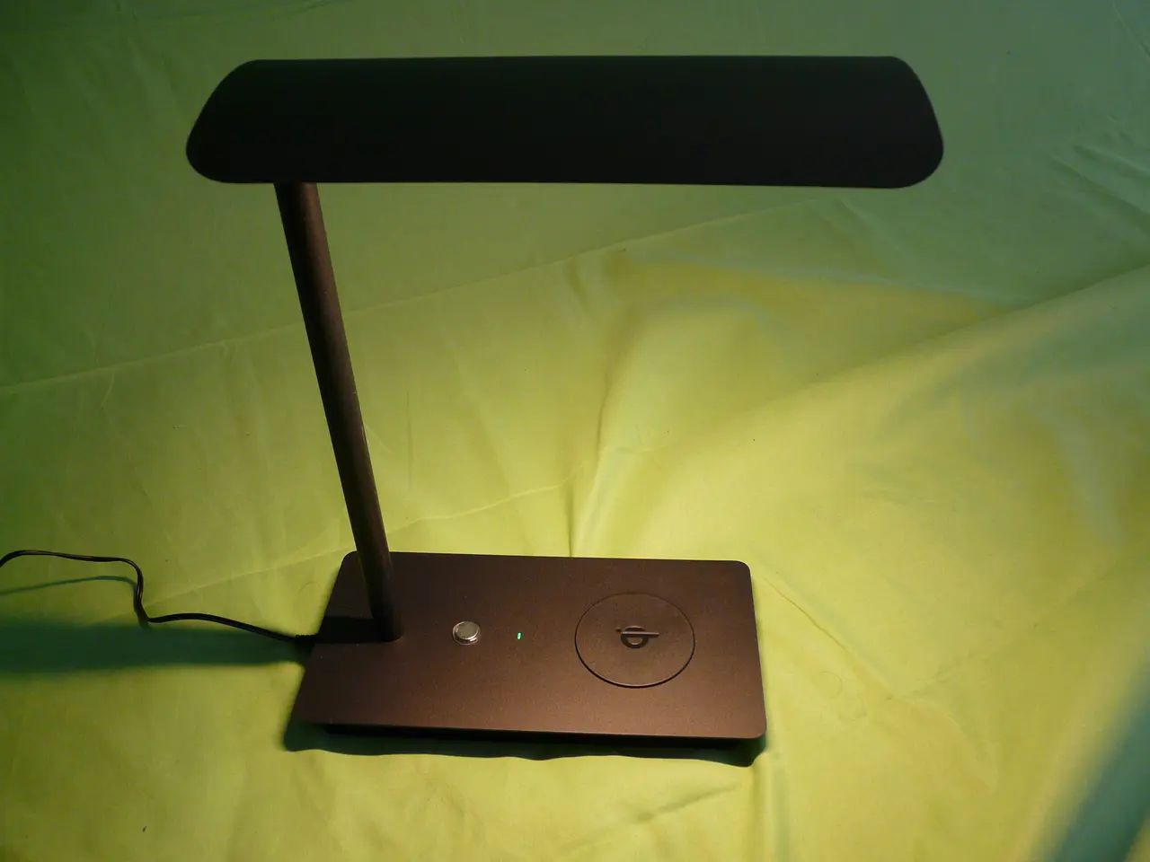 Billede 1 - Smart bordlampe med tre lysstyrker og mobiloplader