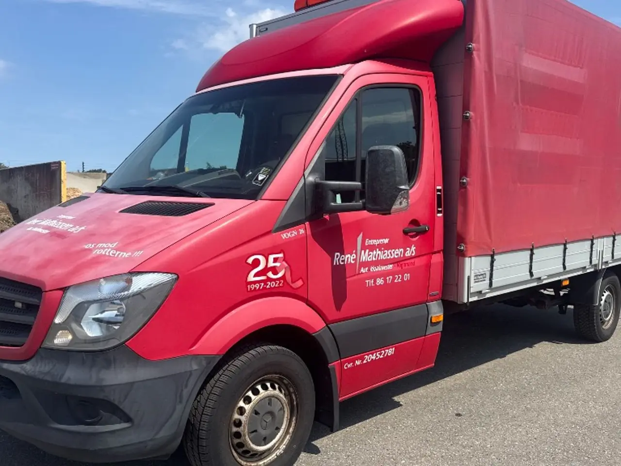 Billede 1 - Mercedes Sprinter 316 CDI lang model, lukket pressenning og værktøjsskab