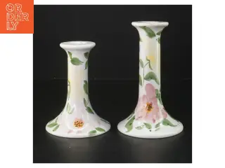 Sæt af lysestager med blomsterdesign (str. 13 og 15,5 cm)