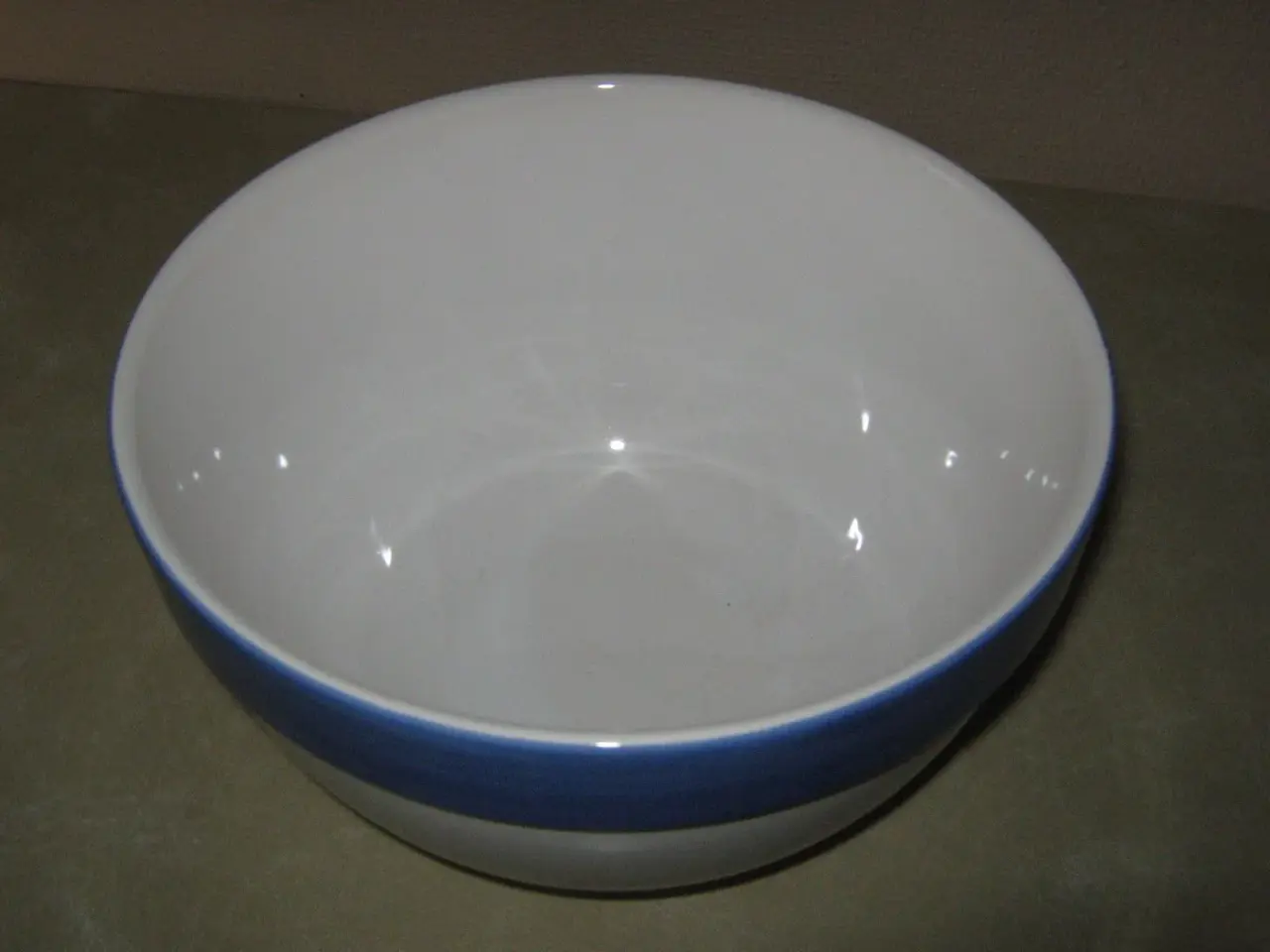 Billede 2 - Skål i porcelæn - stor med blå kant